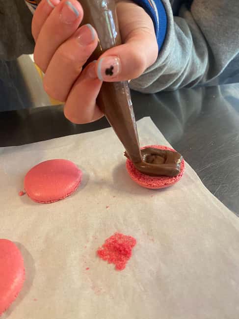 Paris: Macaron Baking Class for Families and Kids - How much food do you take home?