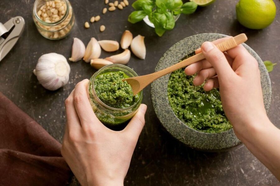 Pasta Cooking Class with Pesto Sauce Making in Rome Center - The fresh pesto lesson