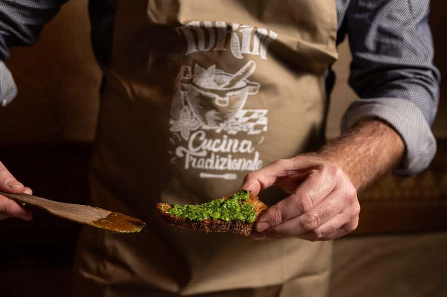 Pesto cooking classes - Trattoria Turin Sestri Levante - Experiences - Making pesto in Sestri Levante’s old town