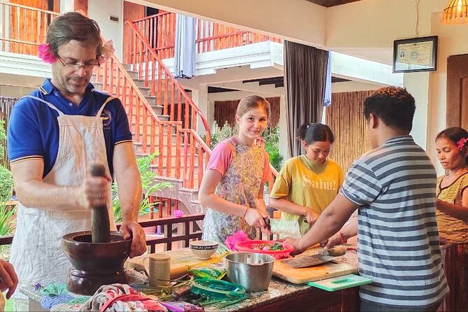 Phnom Penh’s Hands-On Khmer Cooking Class in the Countryside - Shopping for ingredients in a village market