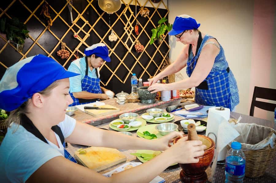 Phuket: Half Day Easy Thai Cooking Class & Local Market Tour - The teaching style makes the class work