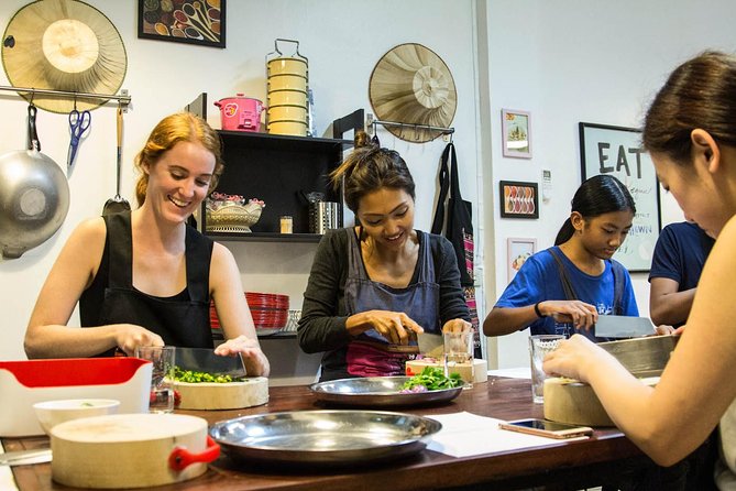 Pink Chili - Thai Cooking Class and Market Tour in Bangkok - Who should book Pink Chili