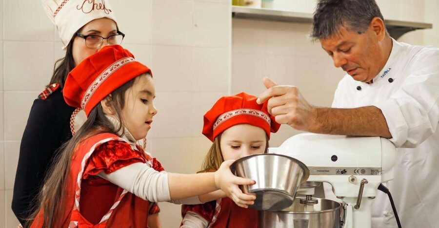 Pizza & Gelato: Cooking Class in central Florence - Eating your own work with Italian wine