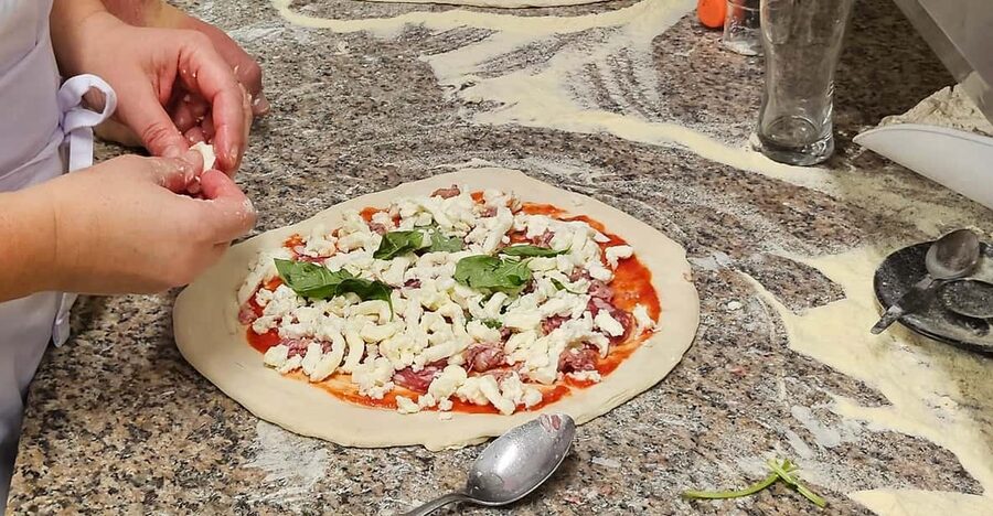 Pizza Pro, a Hands-On Cooking Class Near Castel Sant Angelo - What happens during the 1.5-hour class