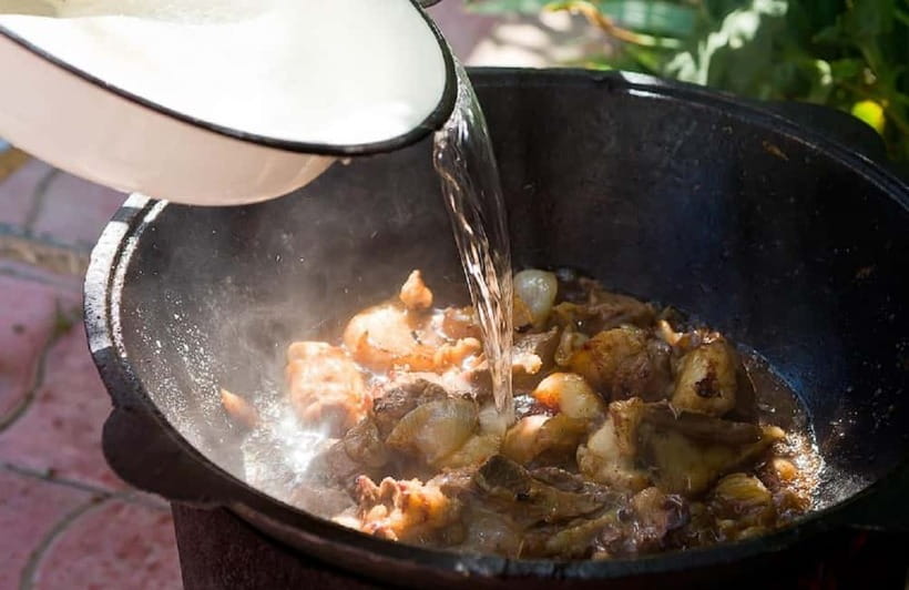 Plov and Samsa Cooking Class in Tashkent - Tea, snacks, and the home setting