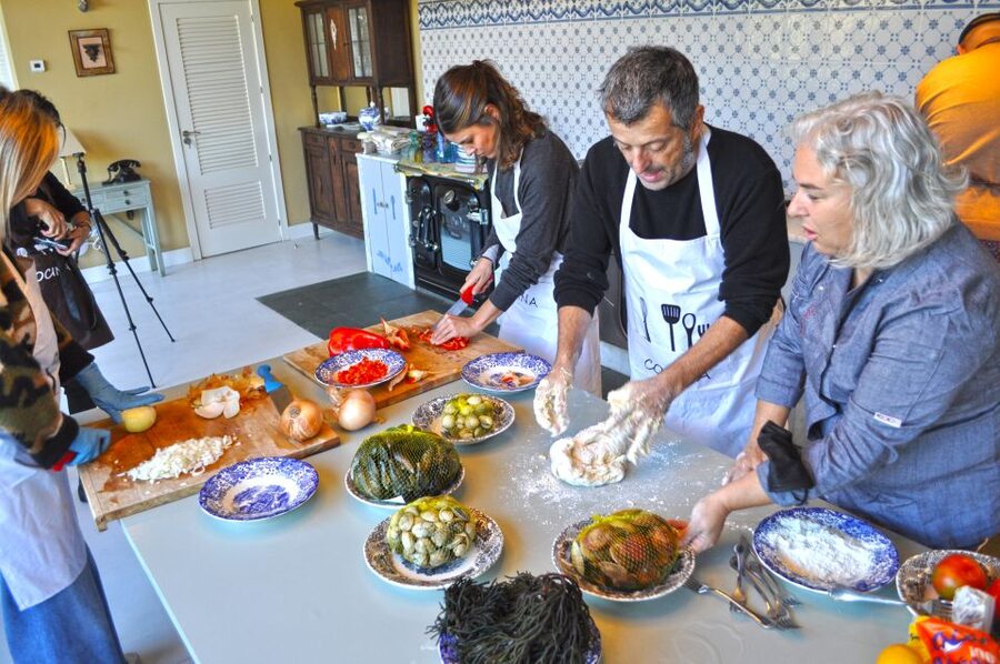 Pontevedra: Galician Cooking Class with Chef Instructor - A friendly start with cheese and Albariño