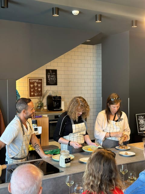 Porto: Local Market Tour & Cooking Class/Showcooking - A short metro ride with a fine Porto view
