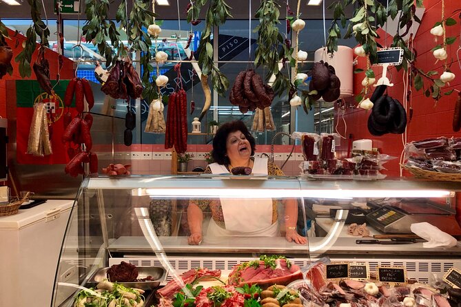 Porto Local Market Visit & Cooking Class / Showcooking - The people make the morning