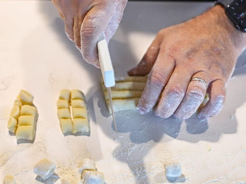 Positano: Small Group Cooking Class with Prosecco & Dessert - What the Small Group Changes
