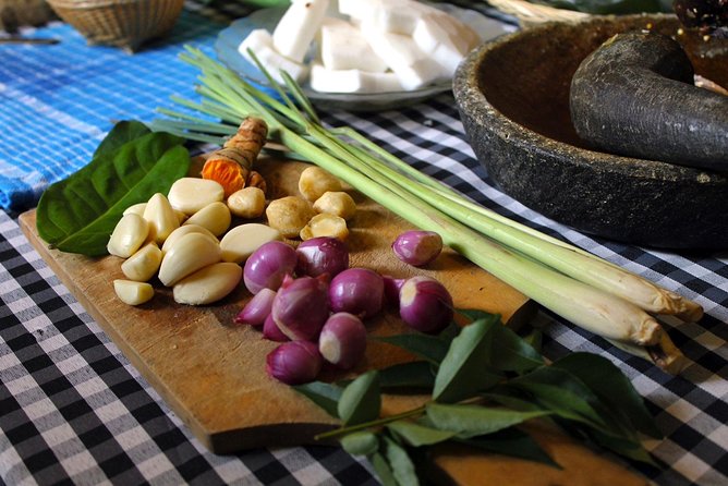 PRIVATE Authentic Balinese Cooking Class in Ubud at Putu's Home - Learning about spices, medicine, and daily life
