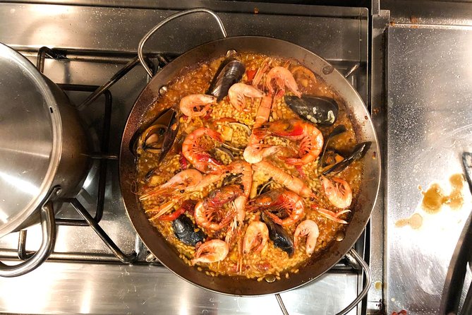 Private Barcelona Market Tour & Paella Cooking Class with Josh - Learning paella without a lecture