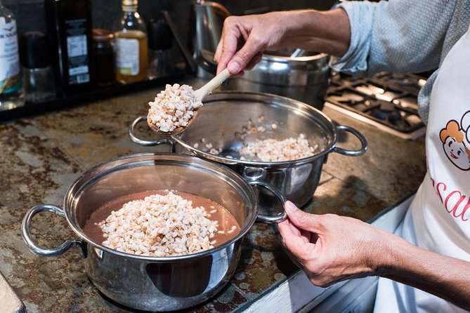 Private Cooking Class with Tasting in Arezzo - The people make the meal