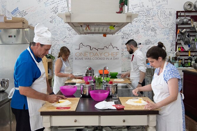 Private Cooking Classes in Rome! - Starting with prosecco, snacks, and pizza