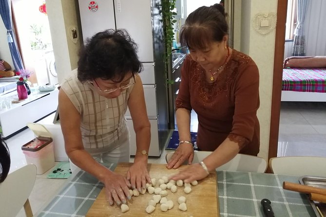 Private Home Cooking Class:Dumpling Cooking Class Tour in Xi'an - Mixing Dough and Building Xi’an Dumplings