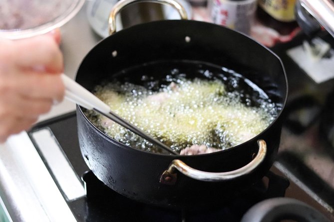 Private Japanese Home Cooking Class in Kyoto with Michiyo - Preparing chirashi sushi in a wooden bowl