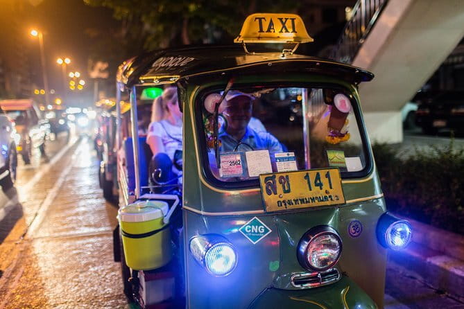 Private Tour: Grand Palace,Wat Phra Kaew, Museum&Cooking Class - The tuk-tuk ride and local market visit