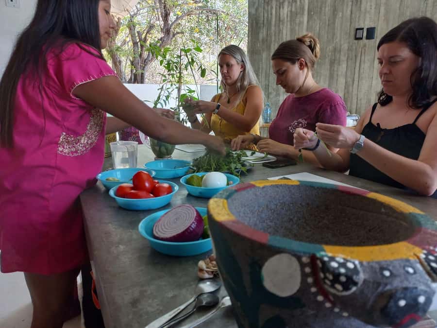 Puerto Escondido: Mexican Cooking Class, enjoy mexican food - Starting with tortillas, tacos, and guacamole