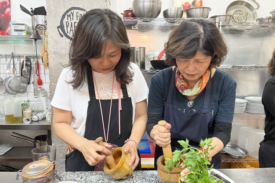 Real Paella Cooking Class – Market Visit & Sangría Workshop - Making Valencian paella with local chefs