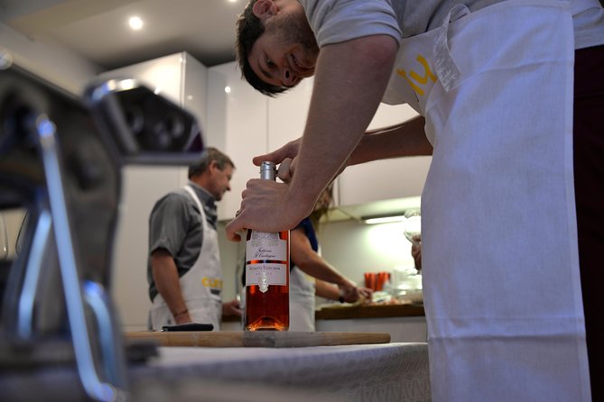 Rialto Market Tour with Hands on Cooking Class, Wine & Tiramisu - Walking from Rialto to the Cannaregio kitchen