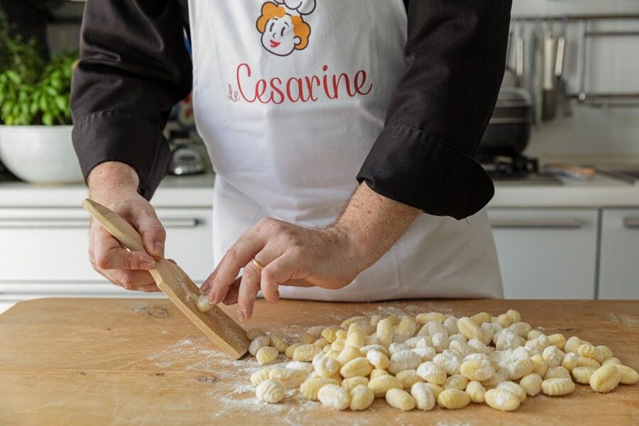 Rimini: Pasta & Tiramisu Cooking Class at a Local's Home - Your first taste: prosecco and Italian nibbles