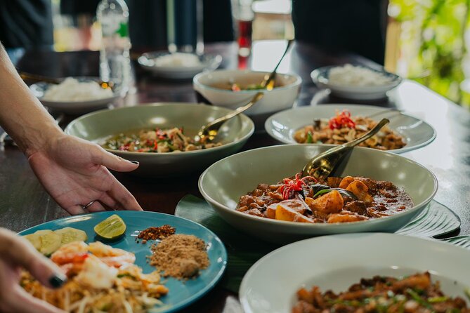 Riverside Thai Cooking Half Day Class - A Thai cooking class with a local-market start