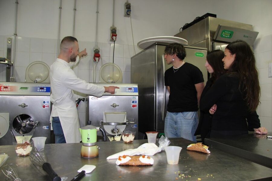 Rome: Cannoli, Gelato, Tiramisu Baking & Cooking Class - The teaching style and languages