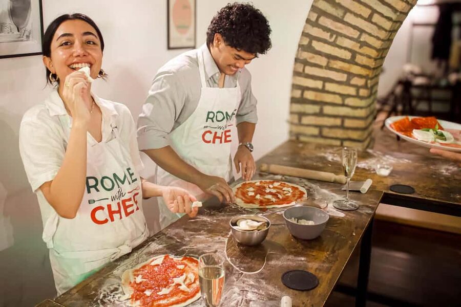 Rome: Hands-On Pizza Cooking Class with Spritz Mixology - Key points at a glance