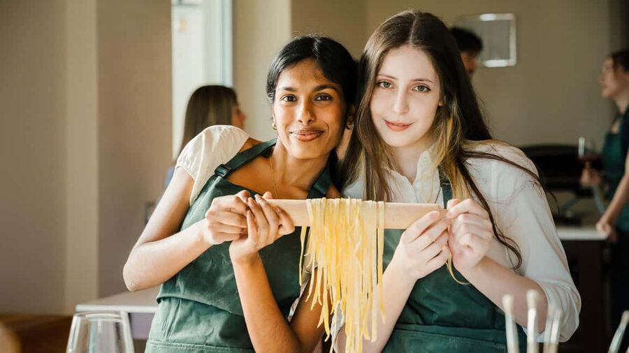 Rome: Pasta and Tiramisu Cooking Class with Prosecco - Starting with prosecco and a Roman welcome
