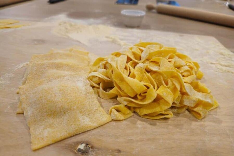 Rome: Pasta Fettuccine, Ravioli & Tiramisu Cooking Class - Small details that improve the experience