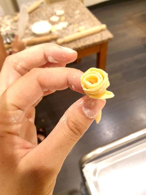 Rome: Pasta Making Class with Wine, Limoncello, and Dessert - Meeting point and timing tips