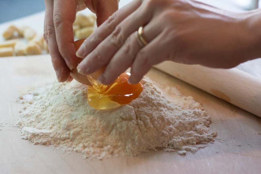 Rome: Pasta, Ravioli, and Tiramisu Cooking Class with Wine - Aperitivo, Cacio e Pepe Chips, and a Friendly Start