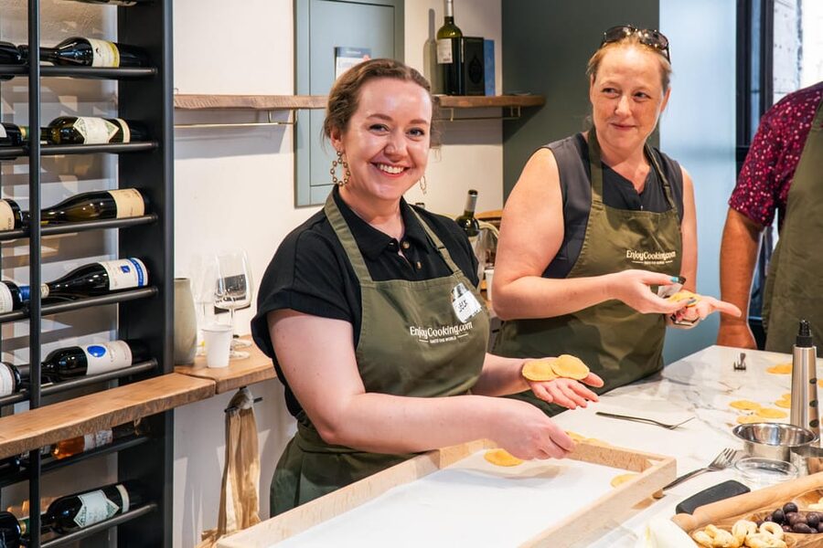 Rome: Pasta, Ravioli & Tiramisu Cooking Class by Colosseum - Dietary restrictions and what to wear