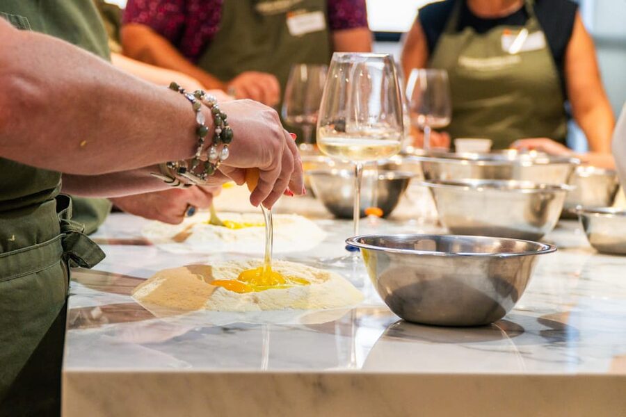 Rome: Pasta, Ravioli & Tiramisu Cooking Class by Colosseum - Why the small group matters