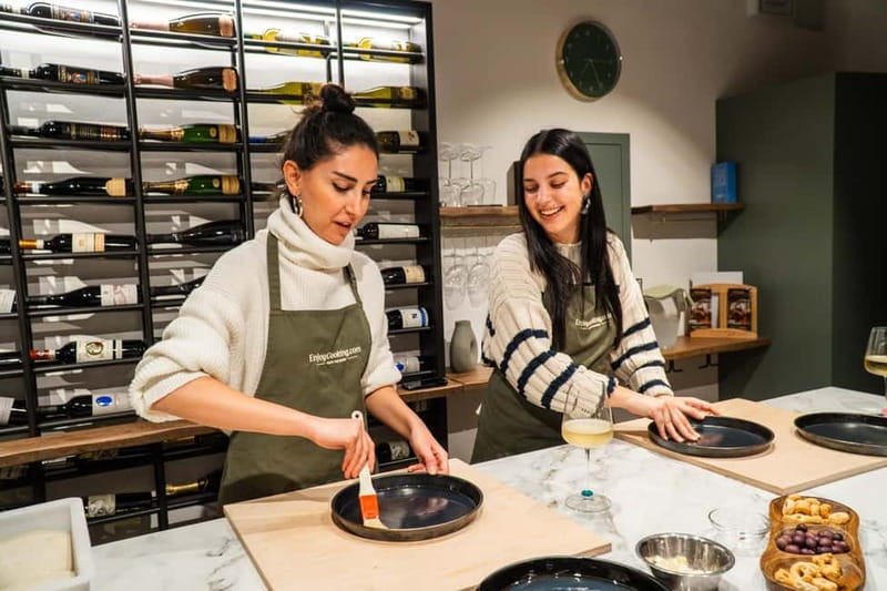 Rome: Pizza and Gelato Cooking Class with Wine - What this three-hour Roman cooking class feels like