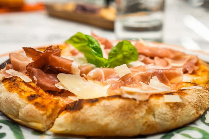 Rome: Pizza and Gelato Cooking Class with Wine - The value of the small-group setting