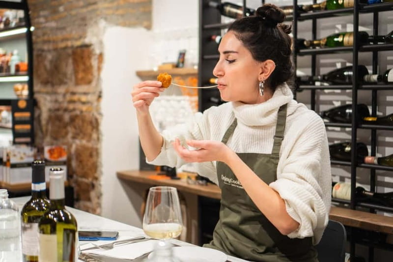 Rome: Pizza and Gelato Cooking Class with Wine - Starting with pizza dough and Roman technique