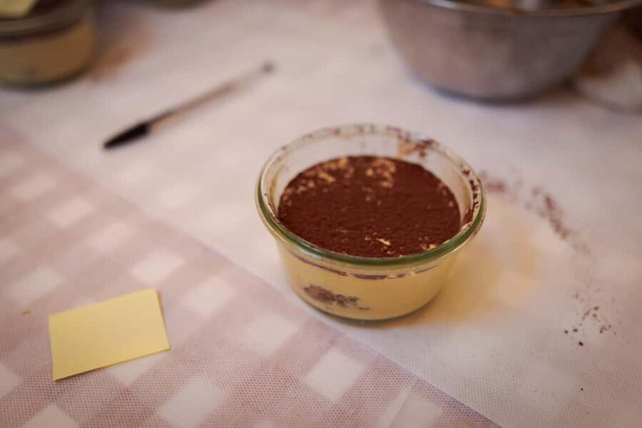 Rome: Pizza and Tiramisu Cooking Class in Piazza Navona - Heat and comfort in the work area