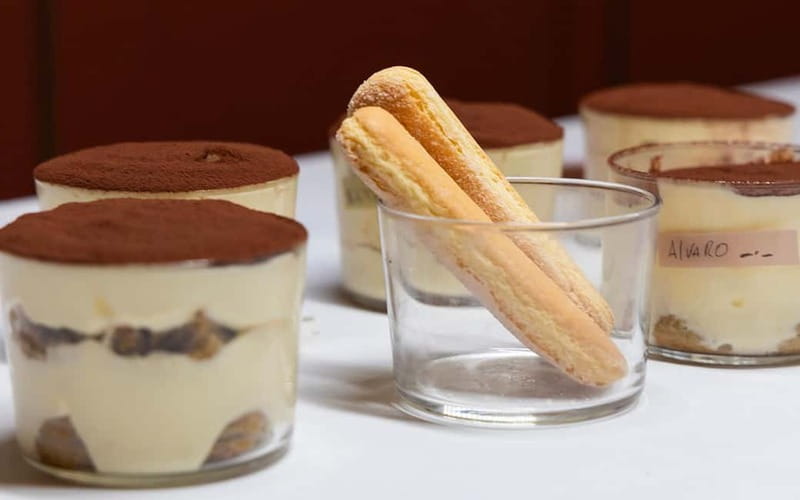 Rome: Pizza and Tiramisù Cooking Class with Glass of Wine - The guides make the class feel personal