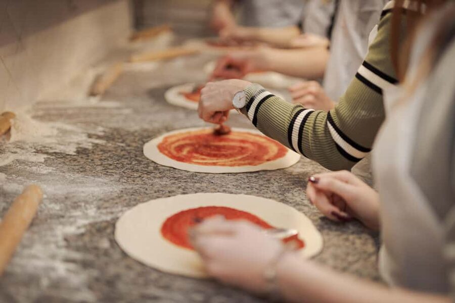Rome: Pizza Cooking Class in Piazza Navona with Drinks - Watching your pizza go into the oven