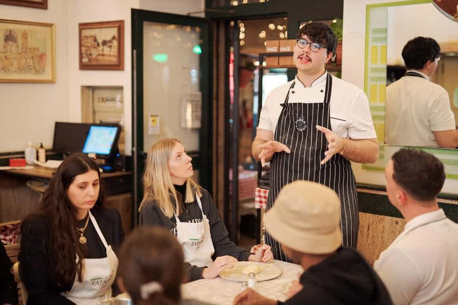Rome: Pizza Cooking Class in Piazza Navona with Drinks - Is it suitable for families?