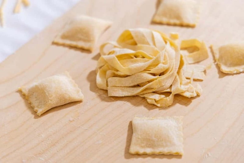 Rome: Ravioli, Fettuccine and Tiramisu Cooking Class - Making pasta from scratch in central Rome