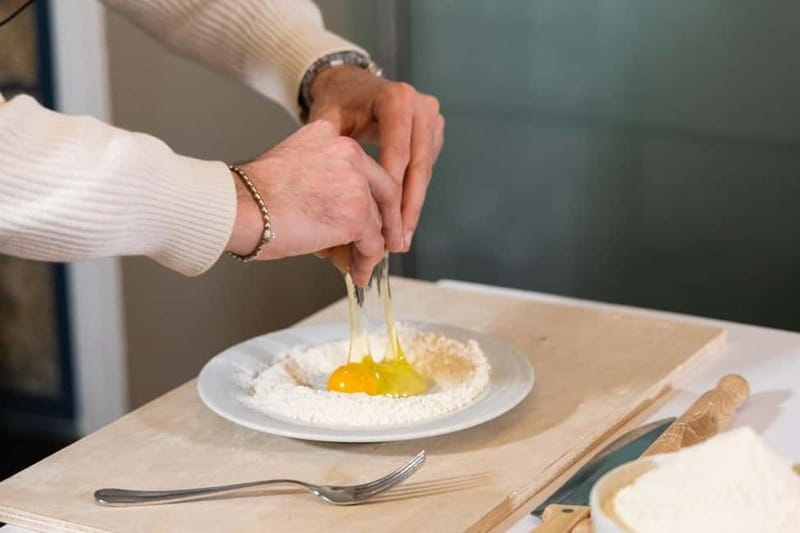 Rome: Ravioli, Fettuccine and Tiramisu Cooking Class - How the guides shape the experience