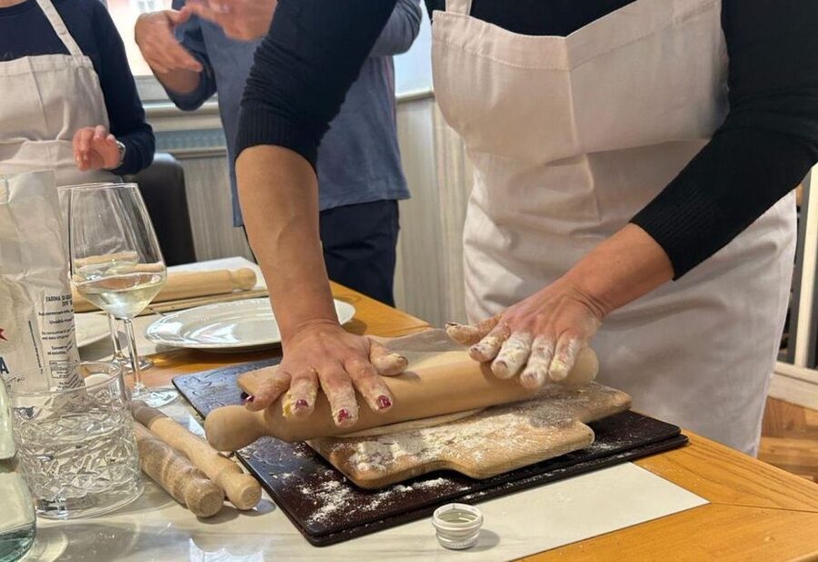 Rome: Small Group Pasta cooking class near Piazza Navona - A pasta lesson in the heart of Rome