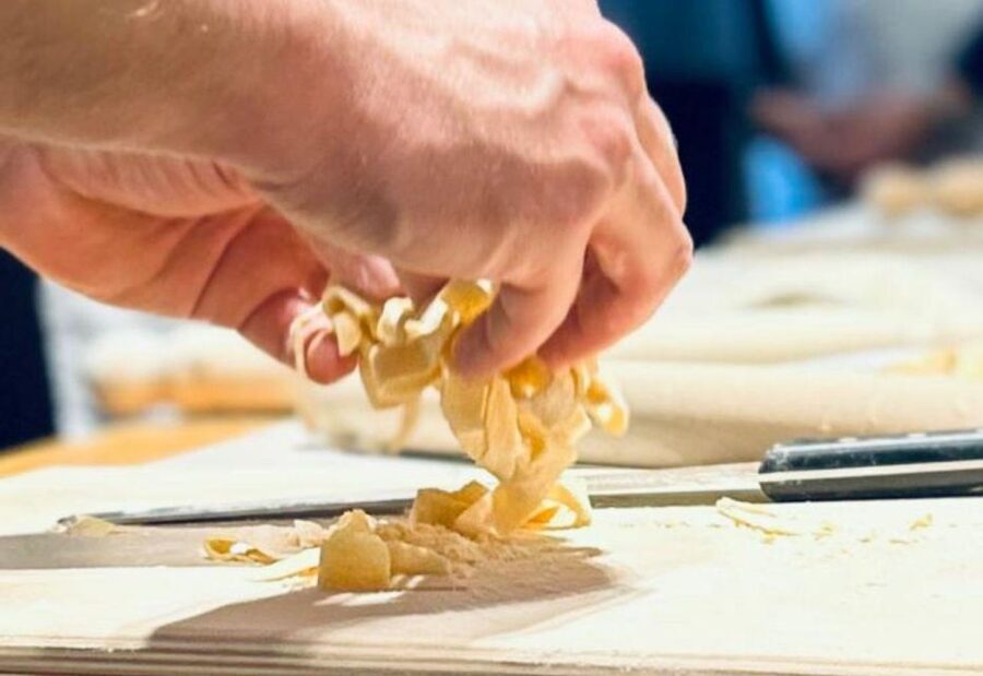Rome: Small Group Pasta cooking class near Piazza Navona - Choosing a sauce and eating your own work