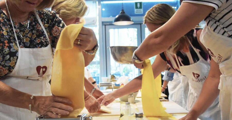 Rome: Small Group Pasta Making Class with Wine near Vatican - A pasta class with the Vatican at your doorstep
