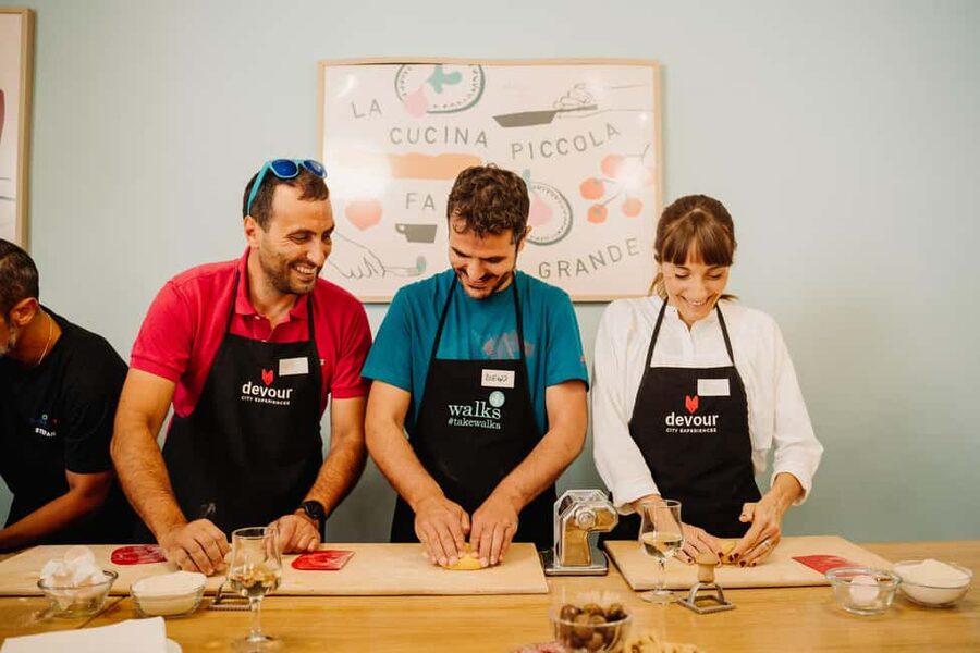 Rome: Traditional Pasta Making Class with Wine & Gelato - Learning the sauces of Rome