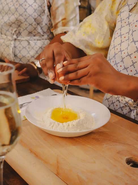 Rome: Traditional Pasta, Spritz & Tiramisu Cooking Class - Carbonara or cacio e pepe: choose your Roman sauce