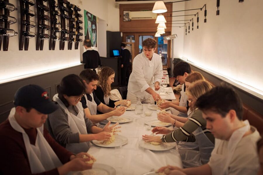 Rome: Traditional Pizza Cooking Class near Piazza Navona - Prosecco, pizza, and a proper restaurant meal
