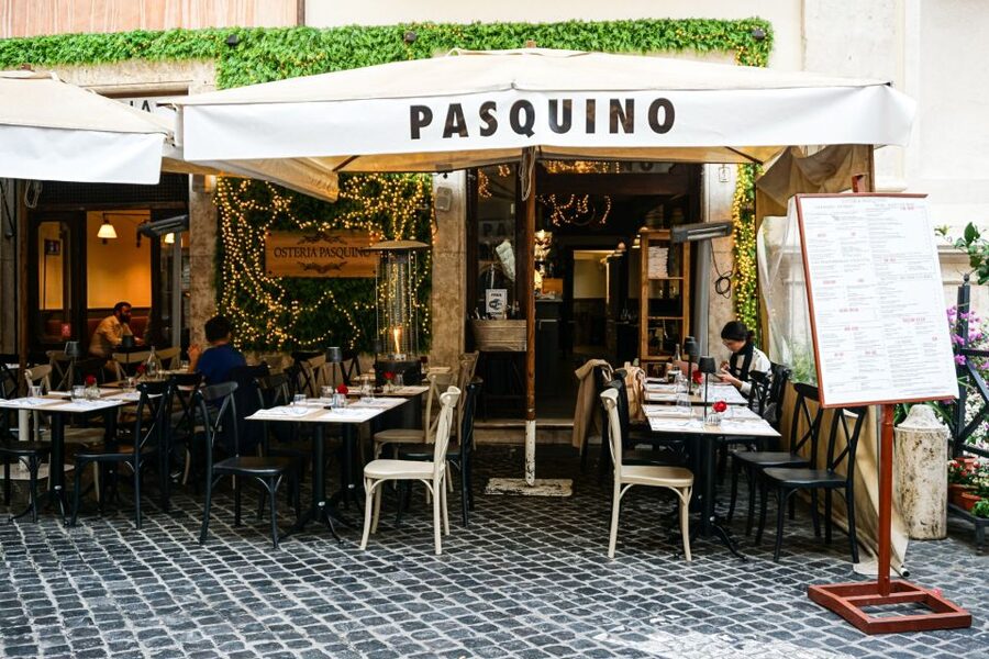 Rome: Traditional Pizza Cooking Class near Piazza Navona - Why the Piazza di Pasquino location works