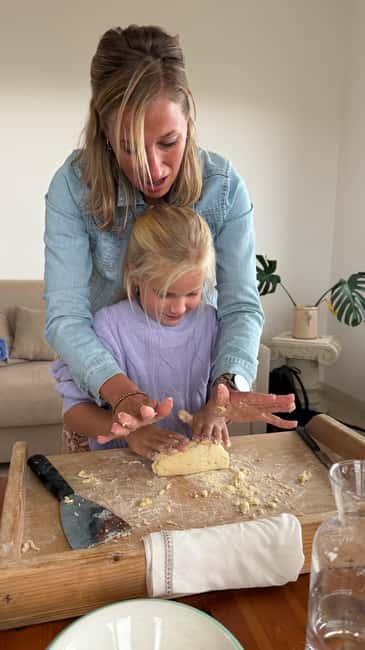 Salento: Authentic Cooking Experience with Fresh Pasta and Local Products - The First Hour: Shaping Orecchiette and Sagne Torte